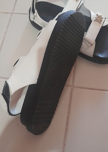 Beyaz Kadın Dolgu Topuklu Tokalı Sandalet - Görsel 2