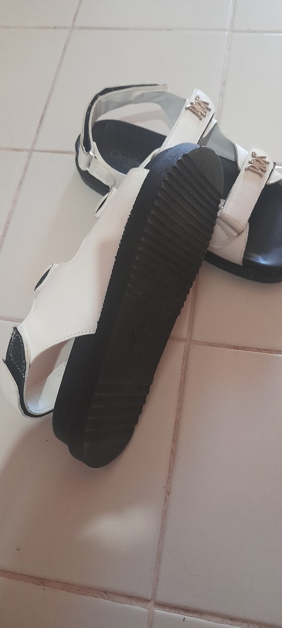 Beyaz Kadın Dolgu Topuklu Tokalı Sandalet - Görsel 2