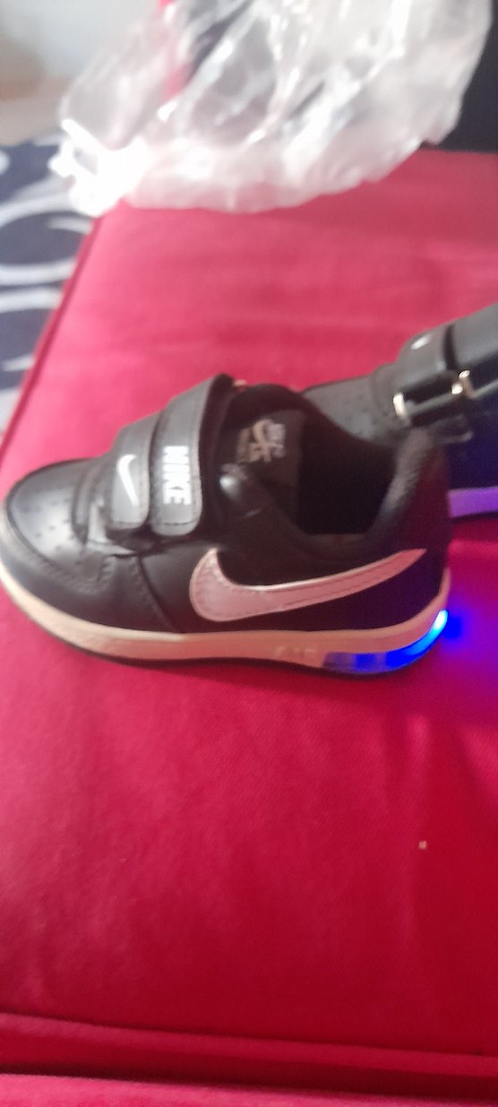 ışıklı Nike Erkek Çocuk siyah Spor Ayakkabı - Görsel 3