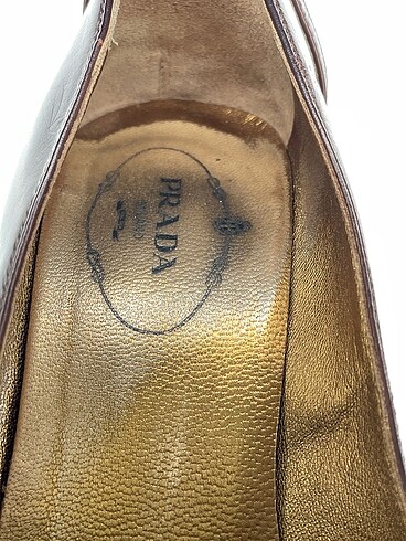 37,5 Beden kahverengi Renk Prada Platform %70 İndirimli.