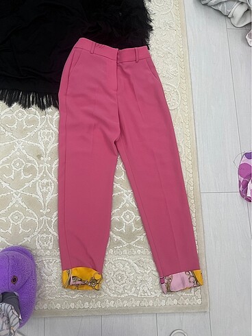 Pembe pantolon