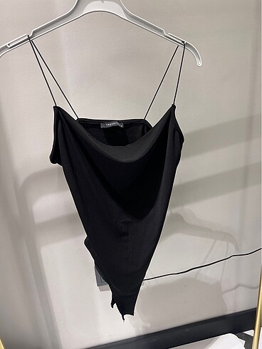 Siyah çıtlcıtlı body