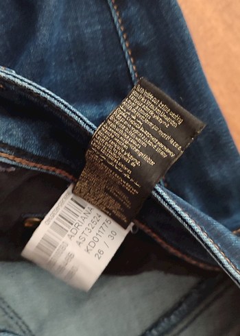 26 Beden Kadın Parlak Mavi Denim Midi Jean