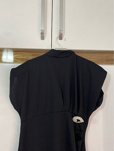 Vatkalı elbise - Görsel 3