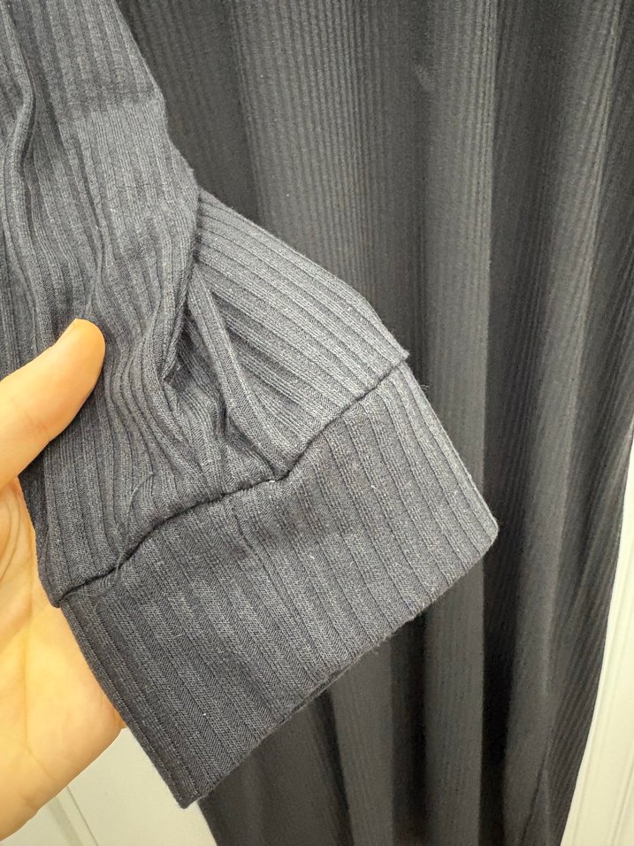 Uzun Kollu Siyah Piliseli Elbise - Görsel 3