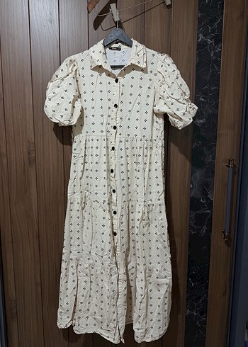Düğmeli Krem Midi Elbise