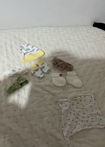 Beyaz Örgü Askılı Bebek Kıyafet Seti