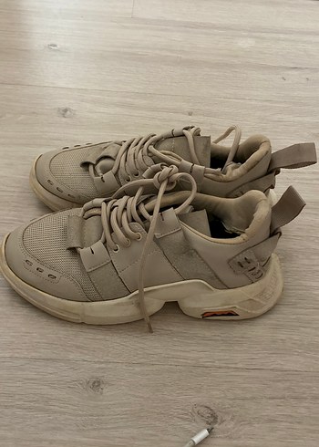 39 Beden Bej Kadın Dolgu Topuklu Spor Ayakkabı
