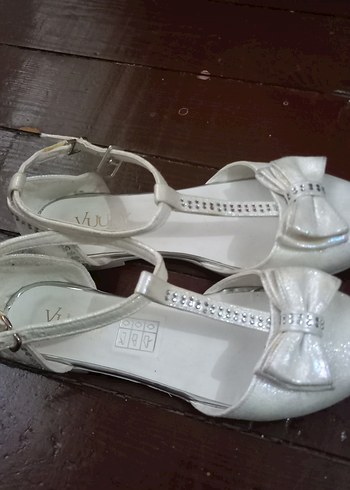 Beyaz Parlak Fiyonklu Kız Babet - Görsel 3