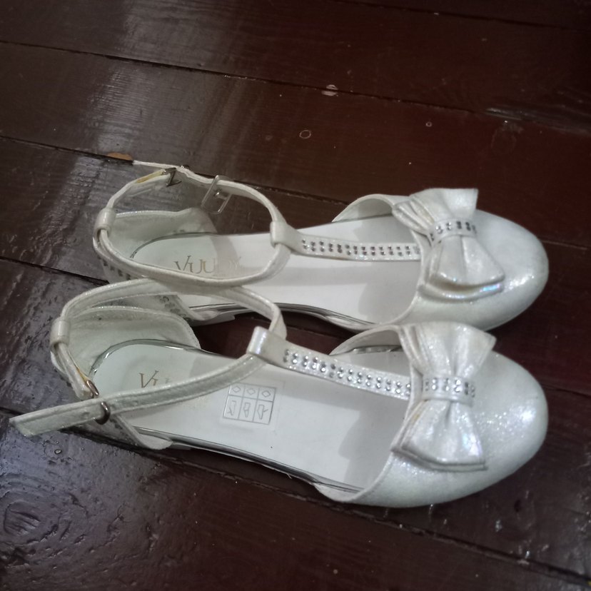 Beyaz Parlak Fiyonklu Kız Babet - Görsel 3