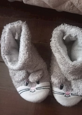 Kız Çocuk Gri Kürklü Nakışlı Ev Terliği - Görsel 4