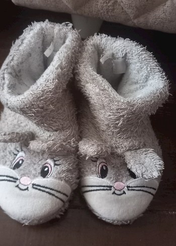 Kız Çocuk Gri Kürklü Nakışlı Ev Terliği - Görsel 2