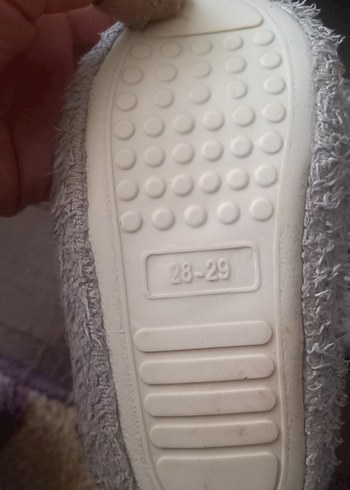 Kız Çocuk Gri Kürklü Nakışlı Ev Terliği - Görsel 3