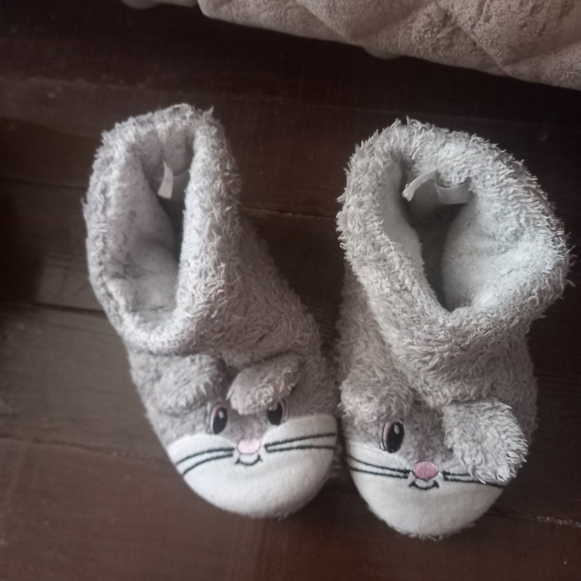 Kız Çocuk Gri Kürklü Nakışlı Ev Terliği - Görsel 4