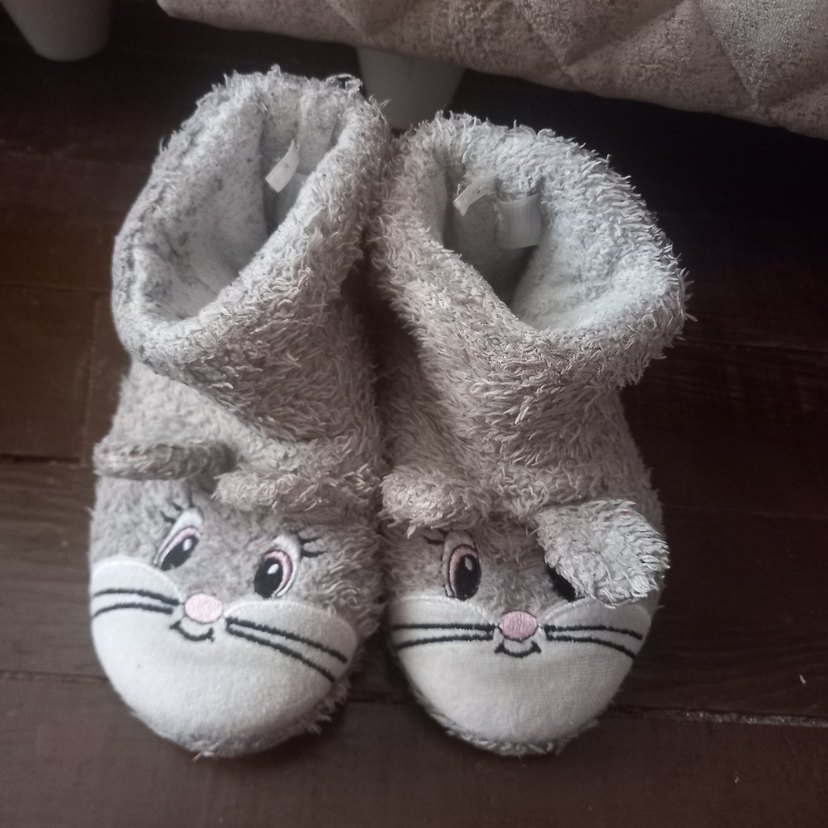 Kız Çocuk Gri Kürklü Nakışlı Ev Terliği - Görsel 2