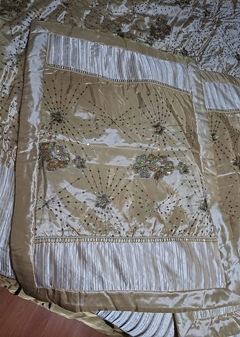 İşlemeli Beyaz Yatak Örtüsü - Görsel 3