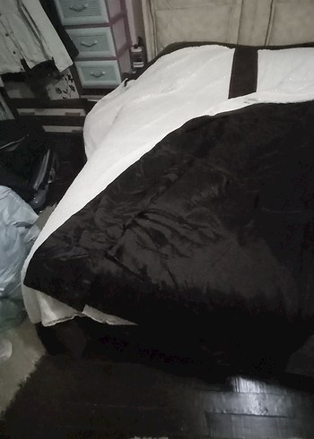 Beyaz Parlak Düz Yatak Örtüsü - Görsel 5