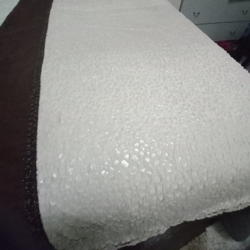 Beyaz Parlak Düz Yatak Örtüsü - Görsel 3