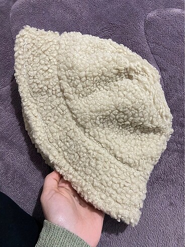 Peluş şapka