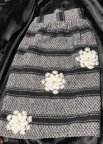 Gri Nakışlı özel dantel  işlenmiş Fırfırlı Bohem Mini Etek - Görsel 3