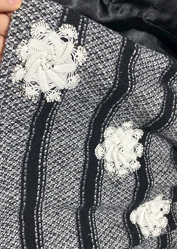 Gri Nakışlı özel dantel  işlenmiş Fırfırlı Bohem Mini Etek - Görsel 2