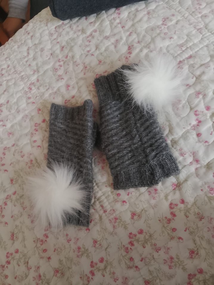 Gri Örgü Kadın Bere Beyaz Ponponlu - Görsel 2