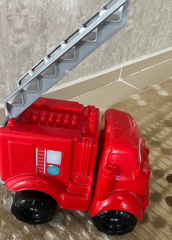 Kırmızı Oyuncak İtfaiye Arabası - Görsel 2