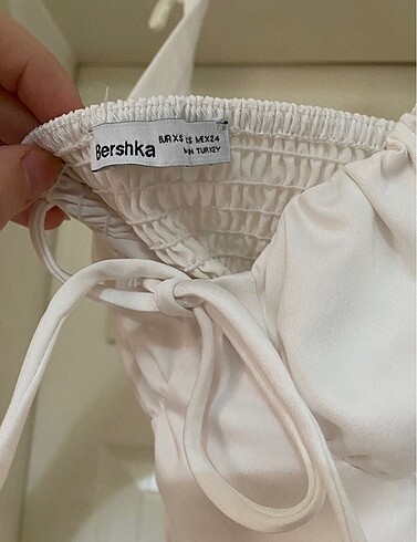 xs Beden Bershka beyaz askılı üst