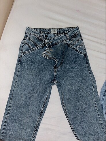 MOM JEANS