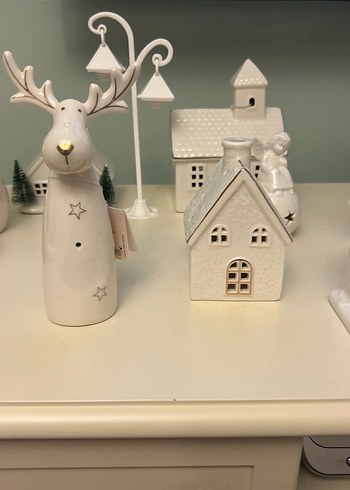 Beyaz Seramik Geyik ve Ev Figürleri - Görsel 2