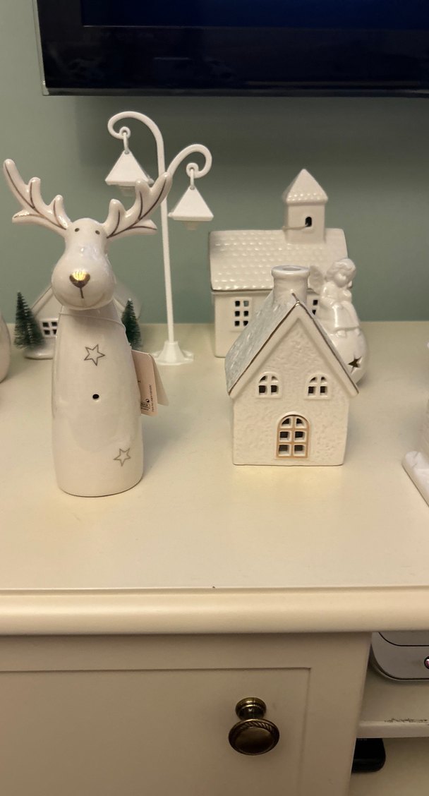 Beyaz Seramik Geyik ve Ev Figürleri - Görsel 2