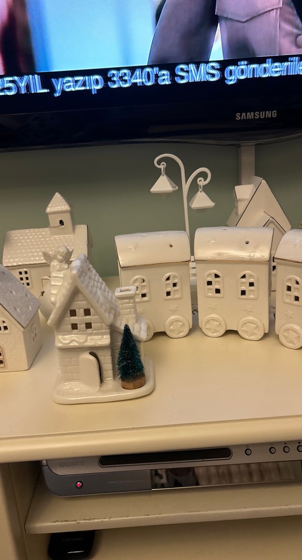 Beyaz Seramik Geyik ve Ev Figürleri - Görsel 3