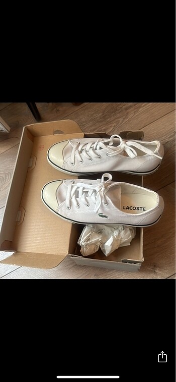 Lacoste beyaz ayakkabı