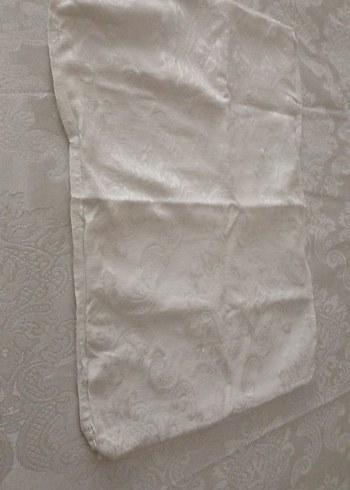 İşlemeli Beyaz Parlak Yatak Örtüsü - Görsel 6