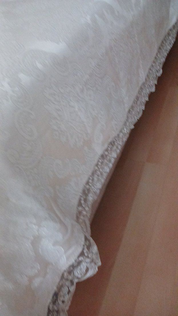 İşlemeli Beyaz Parlak Yatak Örtüsü - Görsel 4