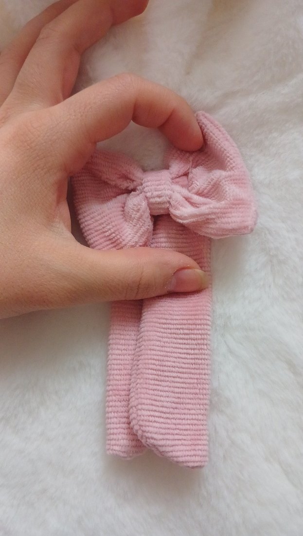 Kız Çocuk Beyaz Kapüşonlu Kürklü Panço - Görsel 3