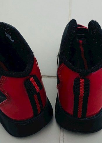 Kırmızı Cırtlı Basketbol Ayakkabısı - Görsel 3