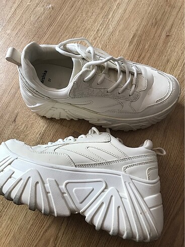 platformun topuklu bershka sneakers