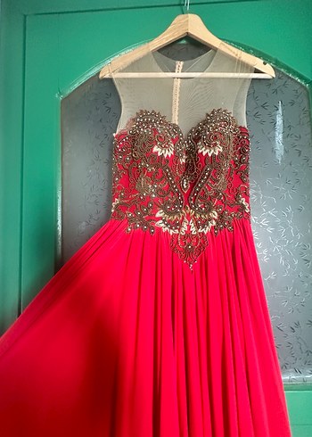 Kırmızı İşlemeli Straplez Uzun Elbise - Görsel 3