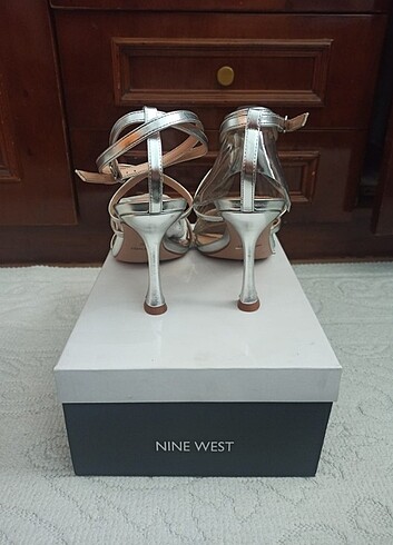 39,5 Beden gri Renk Nine West gümüş kadın topuklu ayakkabı/sandalet
