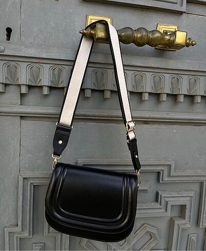 Siyah kapaklı 3 bölmeli çanta zara model