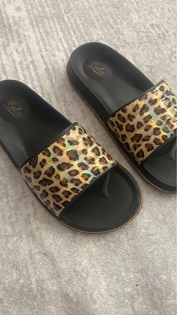 Leoparlı terlik