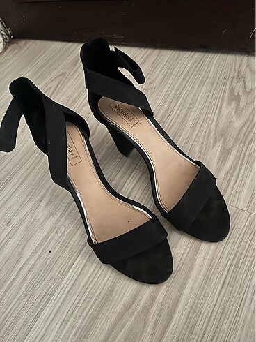 Bershka Topuklu sandalet