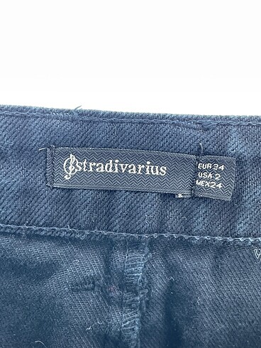 34 Beden lacivert Renk Stradivarius Mini Etek %70 İndirimli.