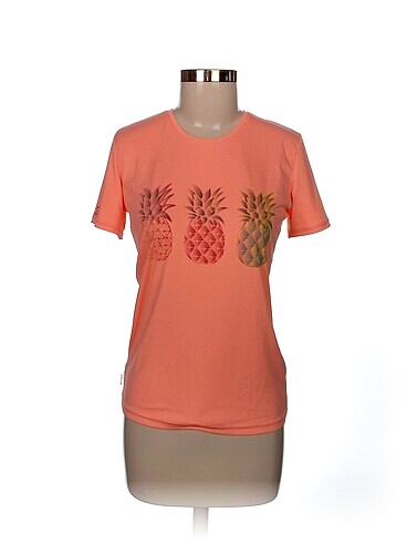 Decathlon T-shirt %70 İndirimli.