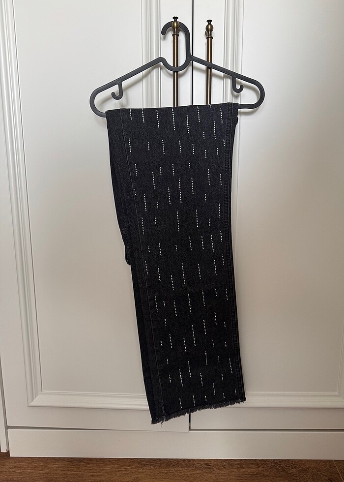 Taşlı kot pantolon - Görsel 2