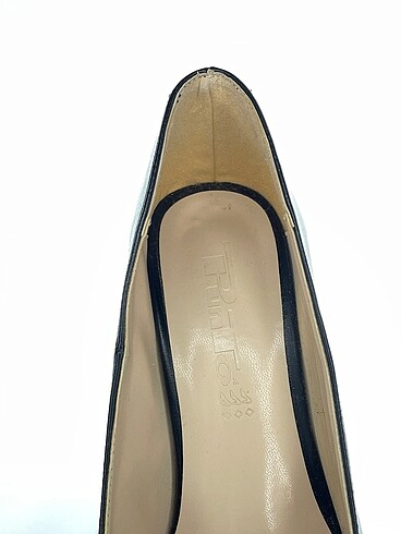 38 Beden siyah Renk Punto Deri Stiletto %70 İndirimli.