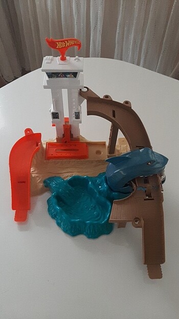 Hot Wheels köpek balığı standı