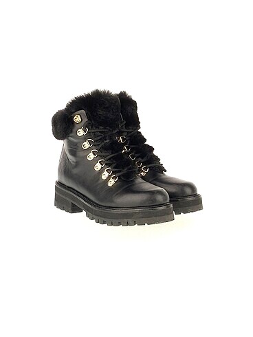 Guess Guess Bot %70 İndirimli.