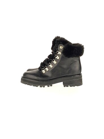 Guess Bot %70 İndirimli.